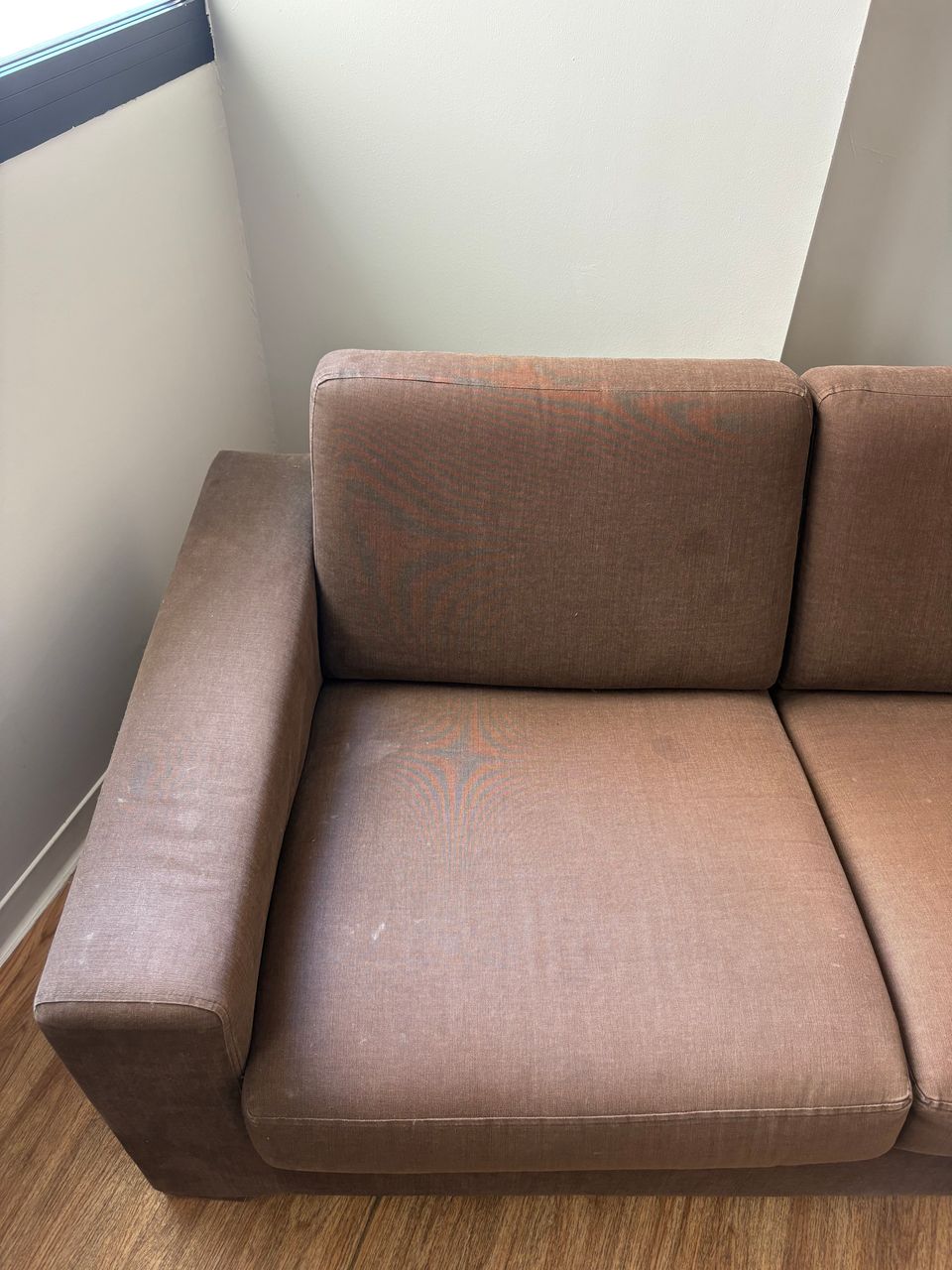 Nettoyage de mon canapé sale à sète