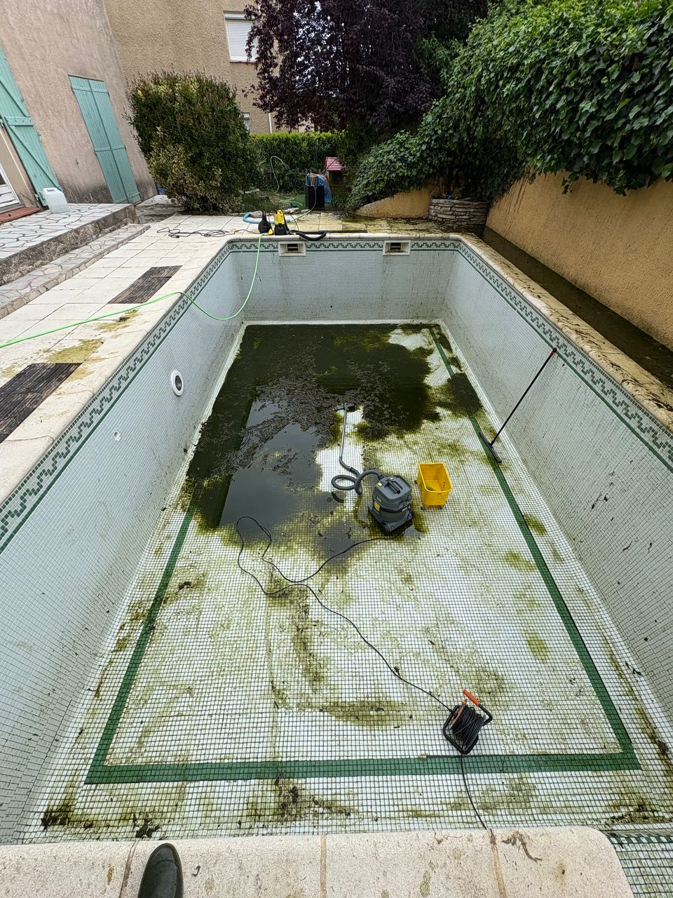 Nettoyage et vidange complète d’une piscine 