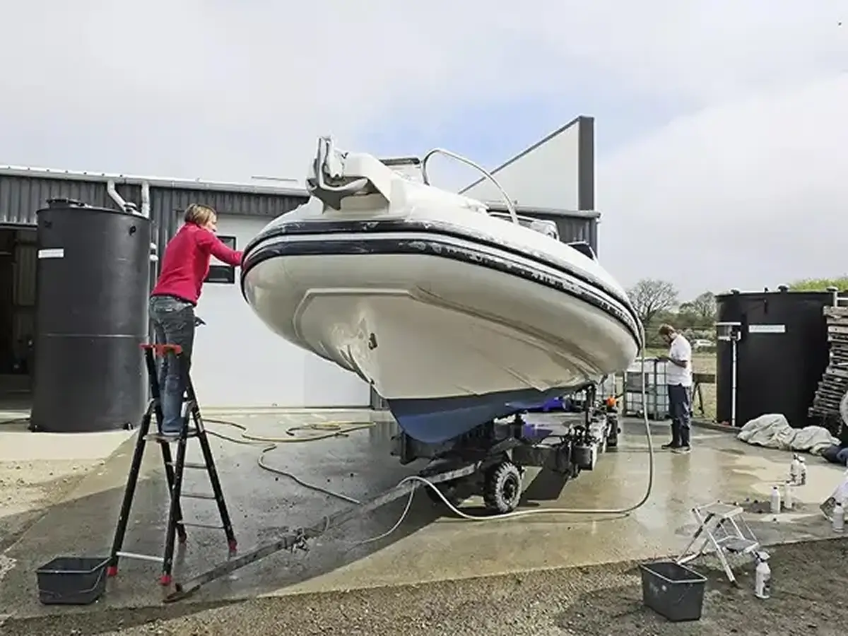 Nettoyage Nautique : moquettes, banquettes et matelas